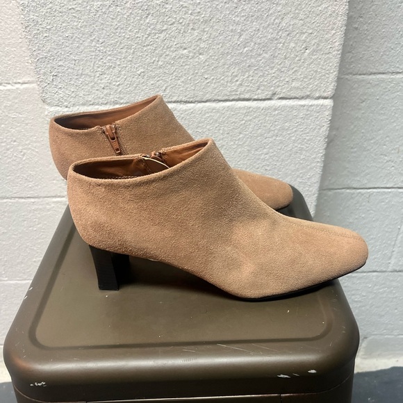 Chadwicks Camel Suede Ankle Booties. Size 9 - Picture 1 of 7